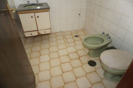 Banheiro de serviço de casa para alugar com 5 quartos, 1478m² em Chácaras Bosque do Embu, Embu das Artes