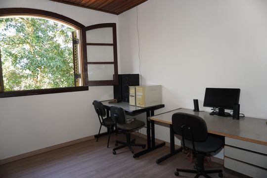 Escritório 2 de casa para alugar com 5 quartos, 1478m² em Chácaras Bosque do Embu, Embu das Artes
