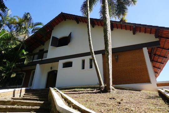 Fachada de casa para alugar com 5 quartos, 1478m² em Chácaras Bosque do Embu, Embu das Artes