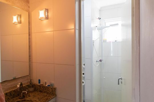Banheiro de apartamento à venda com 2 quartos, 56m² em Conjunto Residencial Parque Bandeirantes, Campinas