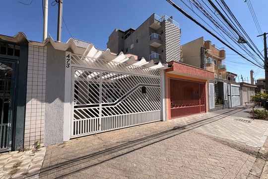 Fachada de casa à venda com 4 quartos, 230m² em Vila Sao Pedro, Santo André