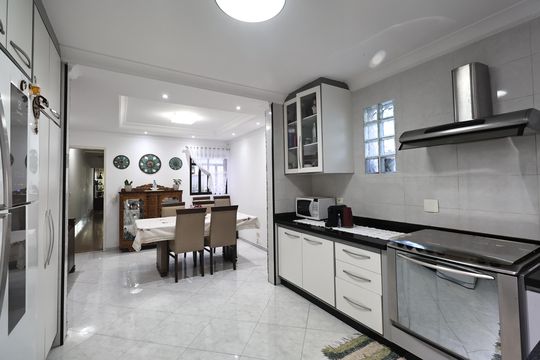 Cozinha de casa à venda com 4 quartos, 230m² em Vila Sao Pedro, Santo André