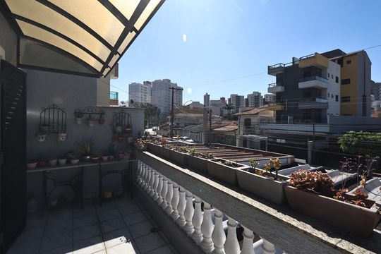 Sacada de casa à venda com 4 quartos, 230m² em Vila Sao Pedro, Santo André