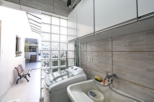 Lavanderia de casa à venda com 4 quartos, 230m² em Vila Sao Pedro, Santo André