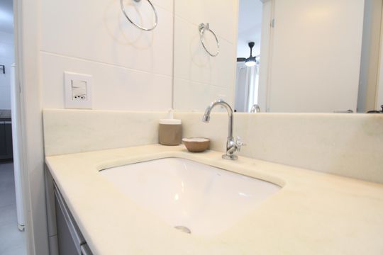 Banheiro de apartamento para alugar com 2 quartos, 35m² em Jardim Mirante, São Paulo