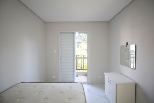 Quarto 1 de apartamento para alugar com 2 quartos, 40m² em Jardim Kuabara, Taboão da Serra