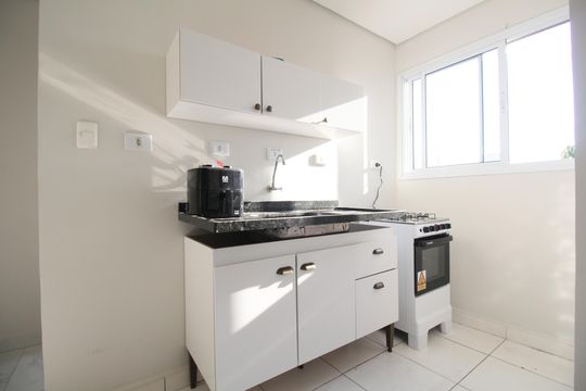 Cozinha de apartamento para alugar com 2 quartos, 40m² em Jardim Kuabara, Taboão da Serra