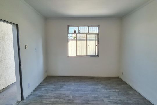 Sala de casa à venda com 2 quartos, 175m² em Penha, Rio de Janeiro