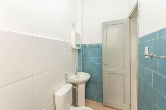 Banheiro de kitnet/studio à venda com 1 quarto, 28m² em Tijuca, Rio de Janeiro