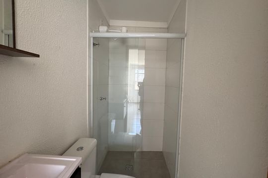 Banheiro de kitnet/studio para alugar com 1 quarto, 25m² em Centro, Osasco