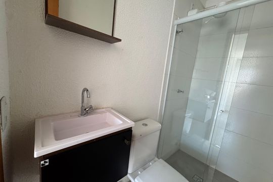 Banheiro de kitnet/studio para alugar com 1 quarto, 25m² em Centro, Osasco