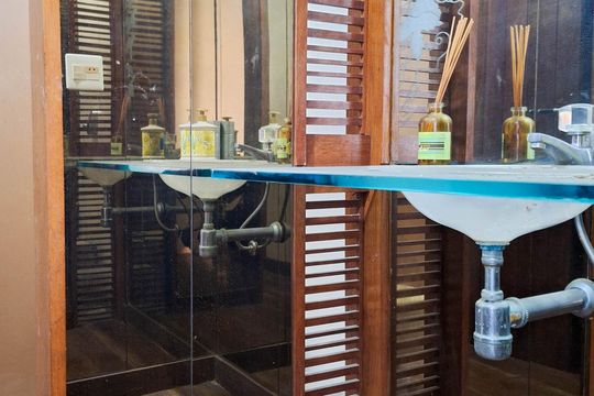 Lavabo de casa de condomínio à venda com 4 quartos, 550m² em Maria Paula, Niterói