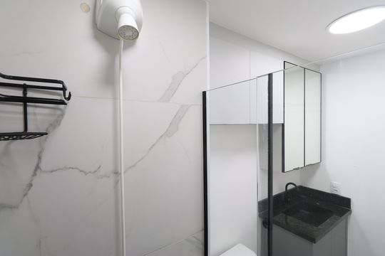Banheiro de apartamento à venda com 2 quartos, 31m² em Água Branca, São Paulo