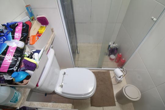 Banheiro de apartamento para alugar com 2 quartos, 63m² em Parque Sao Domingos, São Paulo