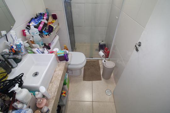 Banheiro de apartamento para alugar com 2 quartos, 63m² em Parque Sao Domingos, São Paulo