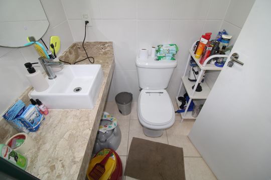 Banheiro Social de apartamento para alugar com 2 quartos, 63m² em Parque Sao Domingos, São Paulo