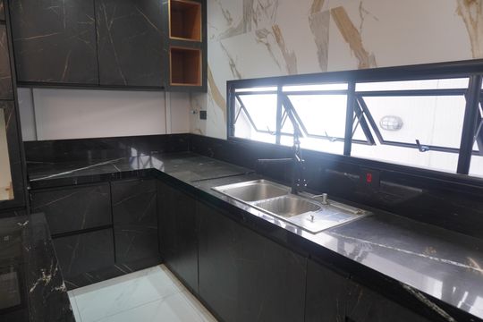 Cozinha de casa de condomínio à venda com 3 quartos, 277m² em Suru, Barueri
