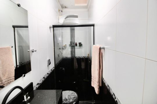 Banheiro da Suíte 1 de casa à venda com 3 quartos, 275m² em Jardim Brasilia, São Paulo