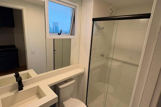 Banheiro de kitnet/studio para alugar com 0 quarto, 25m² em Itaim Bibi, São Paulo