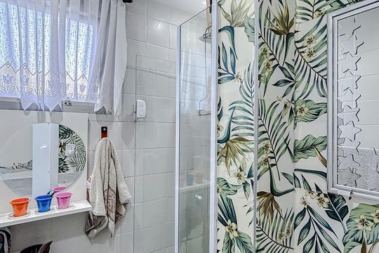 Banheiro de apartamento à venda com 2 quartos, 55m² em Vila Carrão, São Paulo