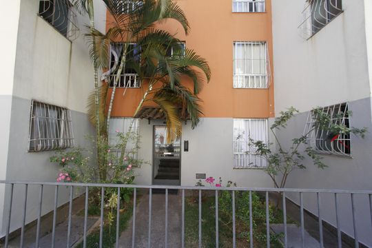 Entrada de apartamento à venda com 2 quartos, 50m² em Madre Gertrudes, Belo Horizonte