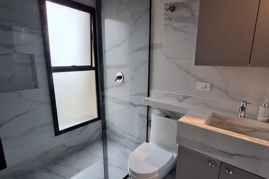 Banheiro de casa à venda com 3 quartos, 167m² em Uberaba, Curitiba