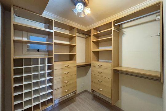 Closet de apartamento à venda com 3 quartos, 142m² em Cerqueira César, São Paulo
