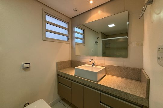 Quarto 2  Banheiro de apartamento à venda com 3 quartos, 142m² em Cerqueira César, São Paulo
