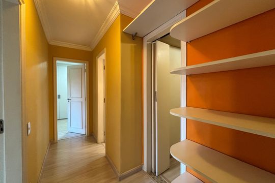 Corredor de apartamento à venda com 3 quartos, 142m² em Cerqueira César, São Paulo