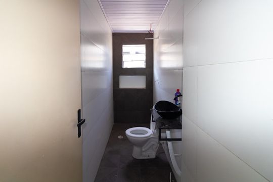 Banheiro de casa para alugar com 1 quarto, 35m² em Jardim das Rosas (zona Leste I), São Paulo