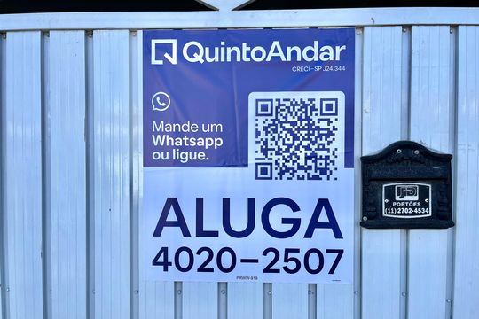 Plaquinha instalada  de casa para alugar com 2 quartos, 120m² em Vila Santa Catarina, São Paulo
