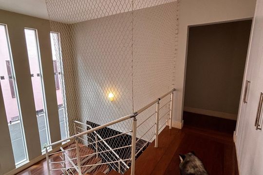 Escada de casa de condomínio para alugar com 4 quartos, 410m² em Morada dos Pássaros, Barueri