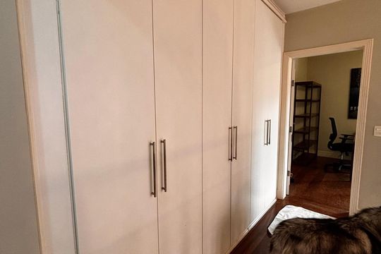 Corredor quartos de casa de condomínio para alugar com 4 quartos, 410m² em Morada dos Pássaros, Barueri
