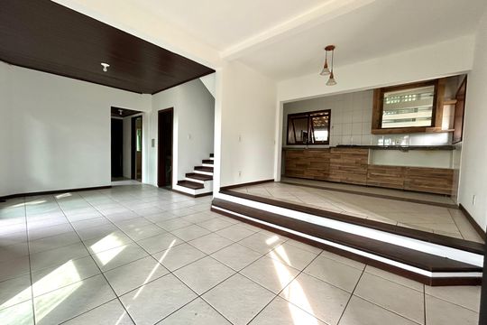 Casa para alugar com 5 quartos, 250m² em Lagoa da Conceição, Florianópolis