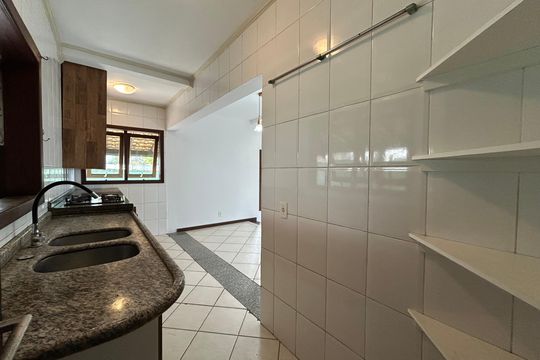 Cozinha  de casa para alugar com 5 quartos, 250m² em Lagoa da Conceição, Florianópolis