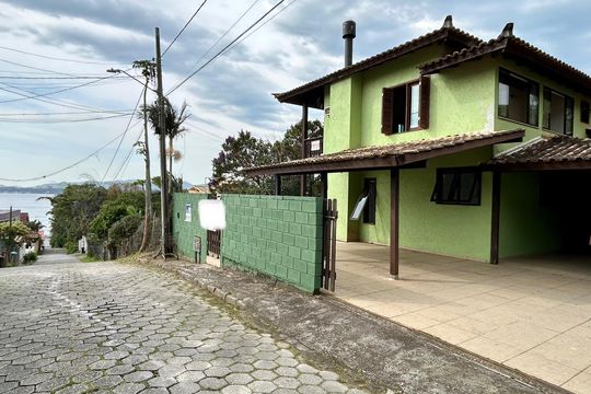 Fachada de casa para alugar com 5 quartos, 250m² em Lagoa da Conceição, Florianópolis