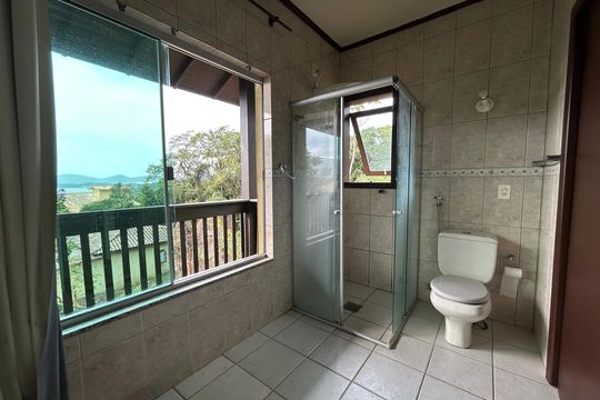 Banheiro suíte  de casa para alugar com 5 quartos, 250m² em Lagoa da Conceição, Florianópolis