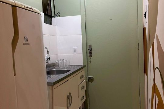 Cozinha de apartamento para alugar com 1 quarto, 21m² em Centro Histórico, Porto Alegre
