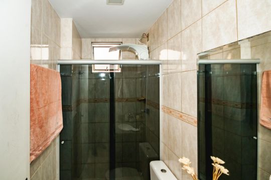 Banheiro Social de apartamento à venda com 2 quartos, 55m² em Glória, Belo Horizonte