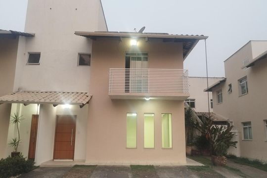 Fachada de casa para alugar com 4 quartos, 260m² em Centro, Contagem