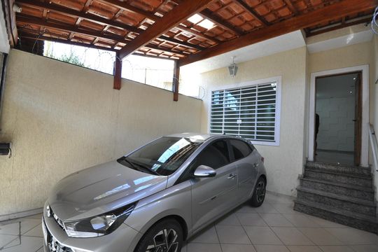 Garagem de casa à venda com 3 quartos, 97m² em Parque Casa de Pedra, São Paulo