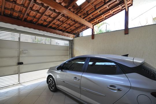 Garagem de casa à venda com 3 quartos, 97m² em Parque Casa de Pedra, São Paulo