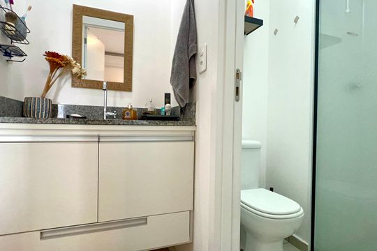 Banheiro de kitnet/studio à venda com 1 quarto, 29m² em Pinheiros, São Paulo