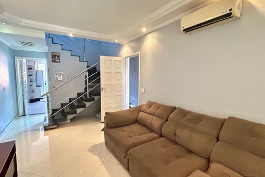 Sala de casa à venda com 3 quartos, 154m² em Jardim Santa Cecilia, Guarulhos