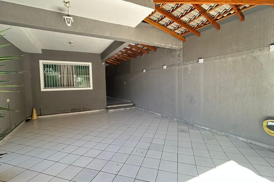 Garagem de casa à venda com 3 quartos, 154m² em Jardim Santa Cecilia, Guarulhos