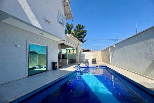 Casa à venda com 3 quartos, 360m² em Parque Assuncao, Taboão da Serra