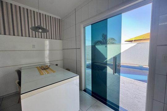 Casa à venda com 3 quartos, 360m² em Parque Assuncao, Taboão da Serra