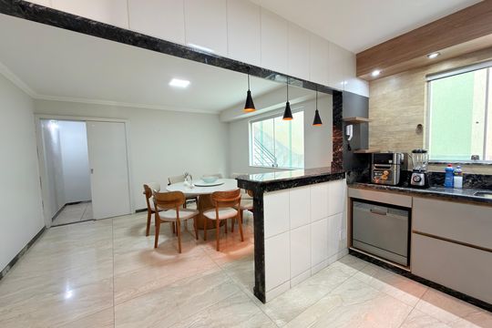 Cozinha de casa à venda com 3 quartos, 146m² em Planalto, Belo Horizonte