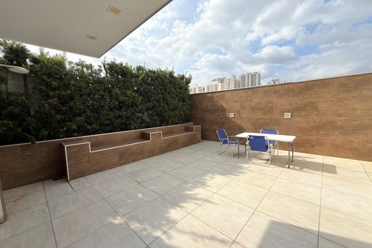 Área externa de casa à venda com 3 quartos, 146m² em Planalto, Belo Horizonte