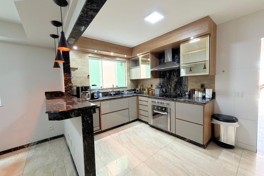 Cozinha de casa à venda com 3 quartos, 146m² em Planalto, Belo Horizonte